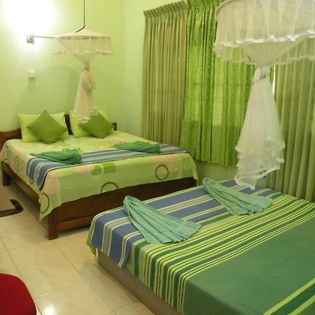 Henderson Airport Residence Негомбо Екстериор снимка
