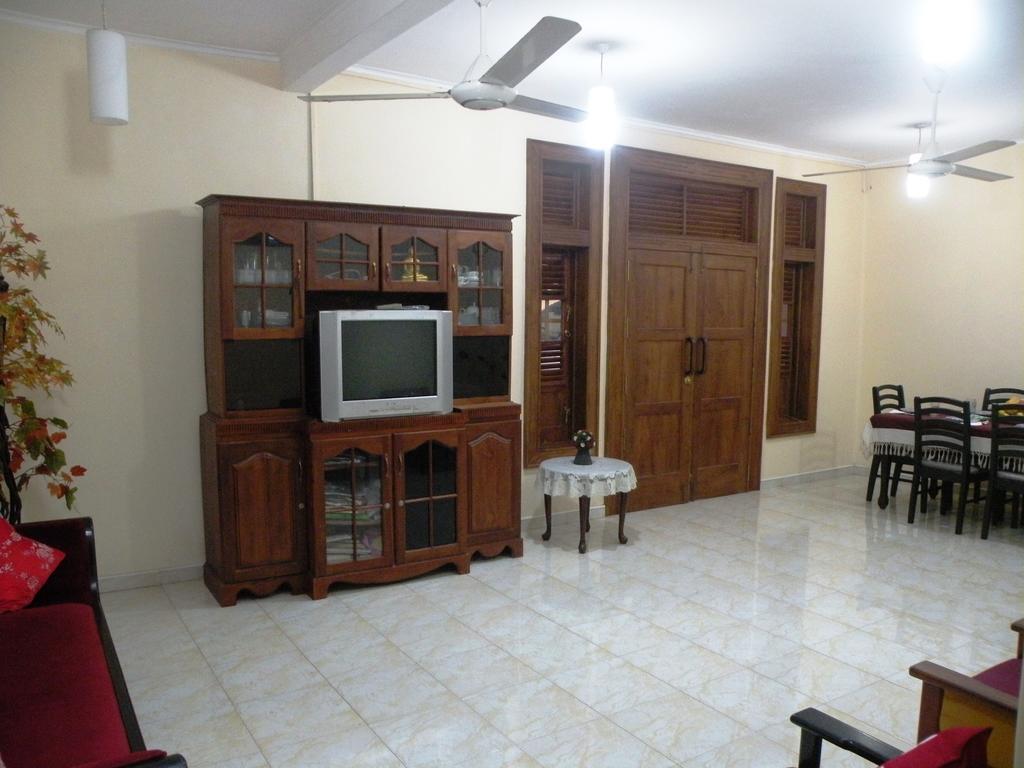 Henderson Airport Residence Негомбо Екстериор снимка