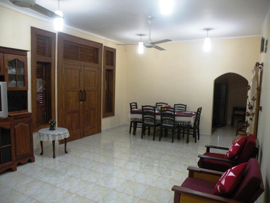 Henderson Airport Residence Негомбо Екстериор снимка