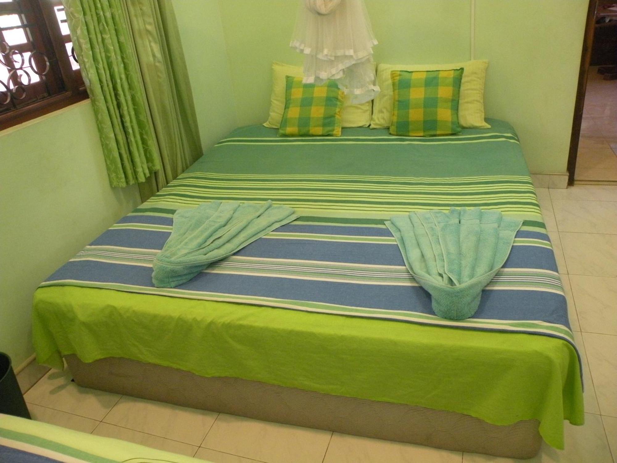 Henderson Airport Residence Негомбо Екстериор снимка