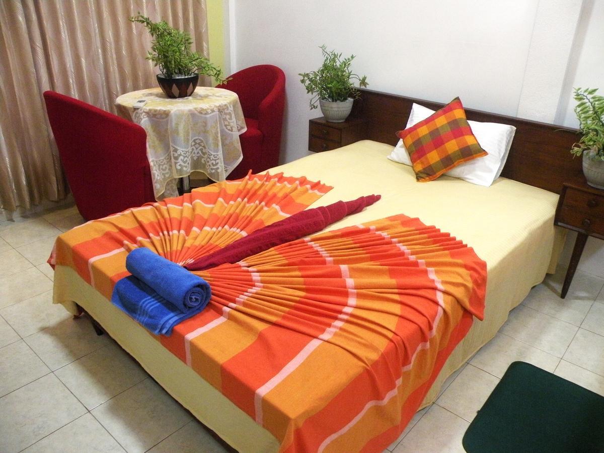 Henderson Airport Residence Негомбо Екстериор снимка